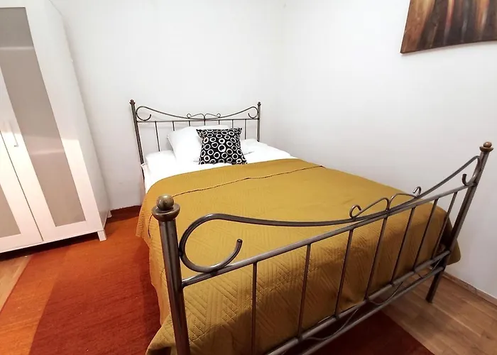 Old Town Apt - 5 Bedrooms Soltyka S2