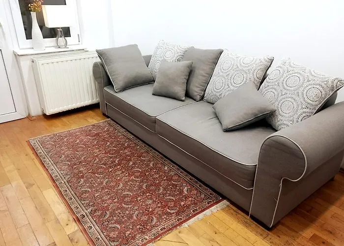 Old Town Apt - 5 Bedrooms Soltyka S2
