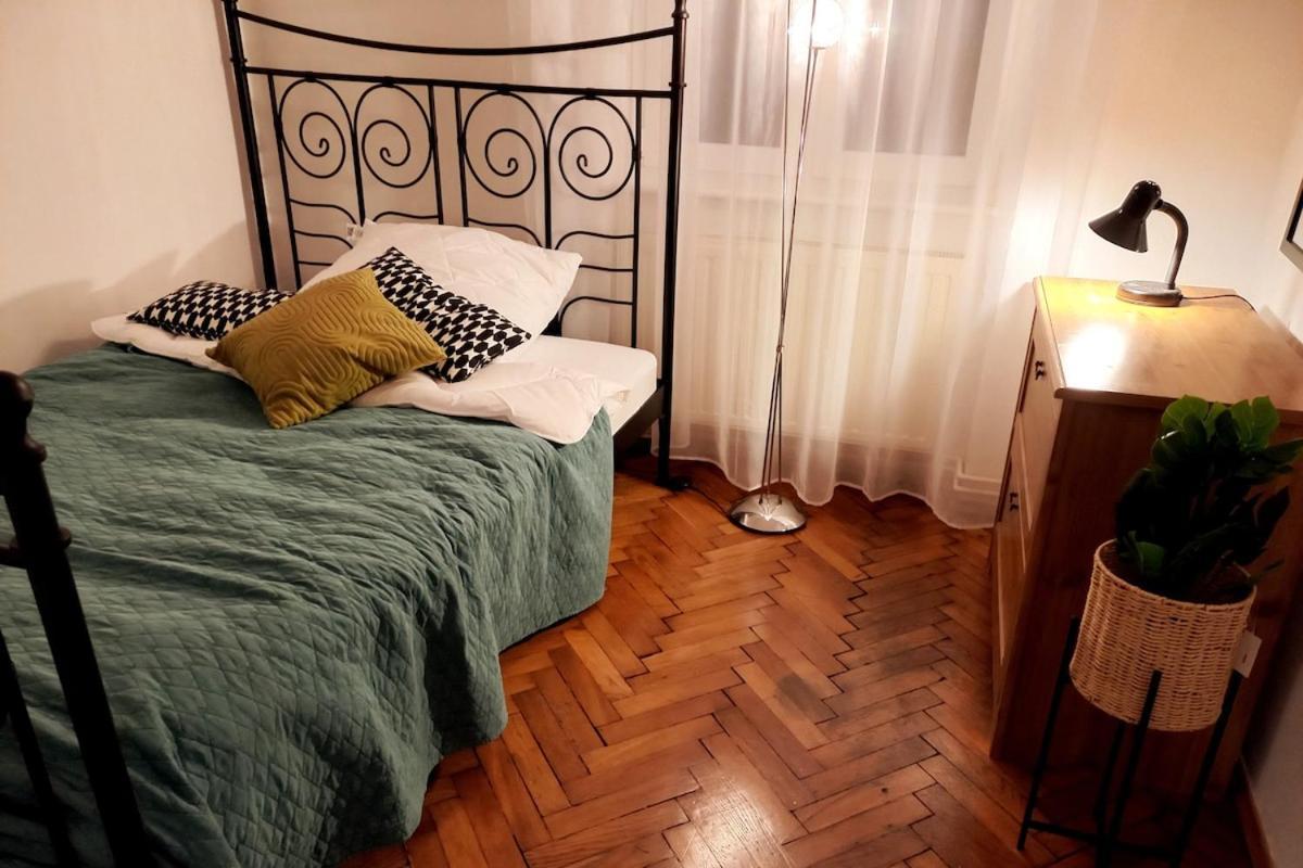Old Town - 5 Bedrooms Soltyka S2 Apartment *