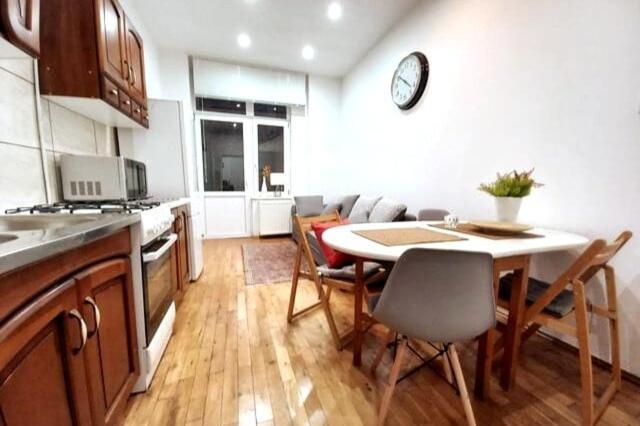 Old Town - 5 Bedrooms Soltyka S2 *