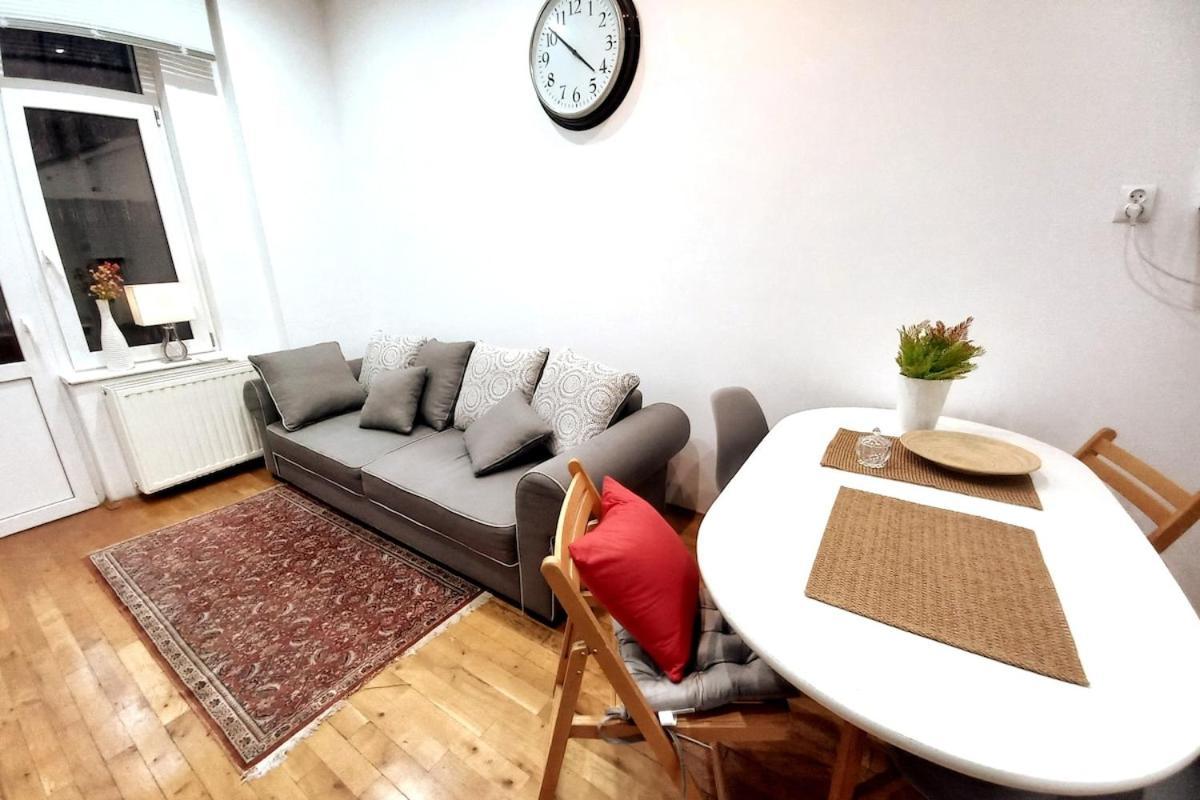Old Town - 5 Bedrooms Soltyka S2 Apartment *