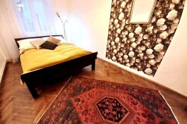 Old Town - 5 Bedrooms Soltyka S2 *